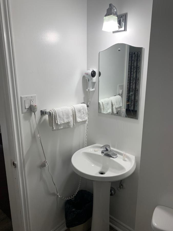 Nites Inn Motel Κορνουάλη Εξωτερικό φωτογραφία