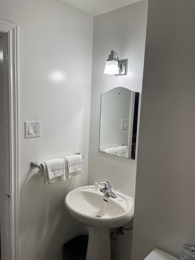 Nites Inn Motel Κορνουάλη Εξωτερικό φωτογραφία